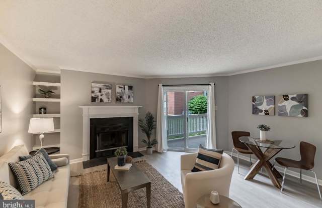 1533 LINCOLN WAY Gallery 3
