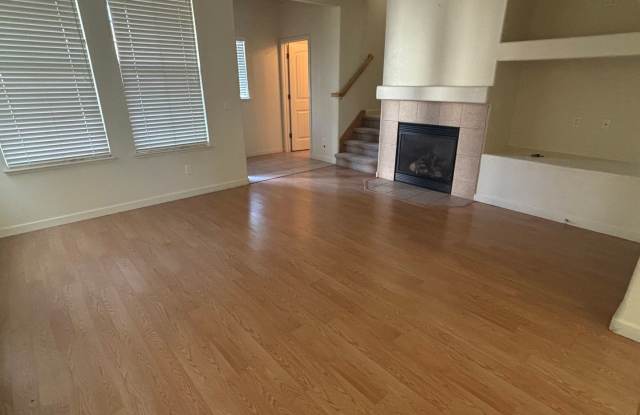 3BD/3BA North Merced Home | Granite Kitchen & Fireplace | $2,000 Gallery 4