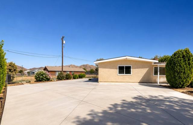 4 bedroom 2.5 bathroom house in Apple Valley Ca! Gallery 3