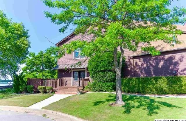 1 Harbourview Ct. - 1 Harborview Ct NE, Decatur, AL 35601