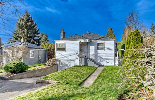 2 Bed Home with Attached Garage, Den  Fenced Yard in Seattle photos photos