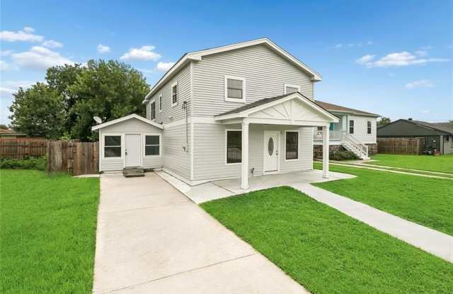 6009 DEBORE Drive Gallery 2