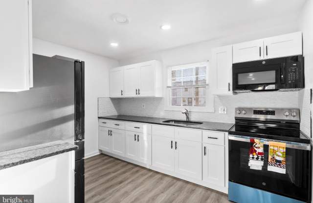 2409 BLOOMSDALE Road Gallery 2