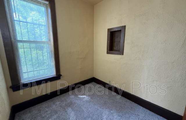 2441 N Dr. William Finlayson St (Upper) Gallery 1