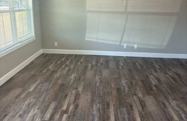 3 Bed 2.5 Bath townhome OCTOBER SPECIAL***** 1/2 DEPOSIT AND 1/2 FIRST MO RENT Gallery 3