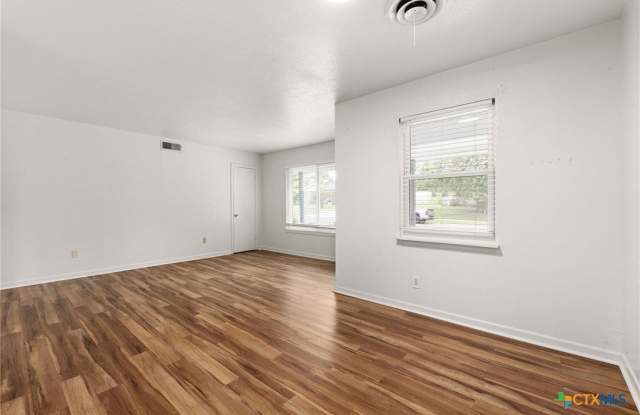 1107 S 25th Street Gallery 4