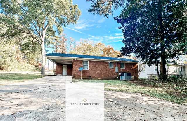 Cozy Three-Bedroom Home in Spartanburg, SC! Gallery 3
