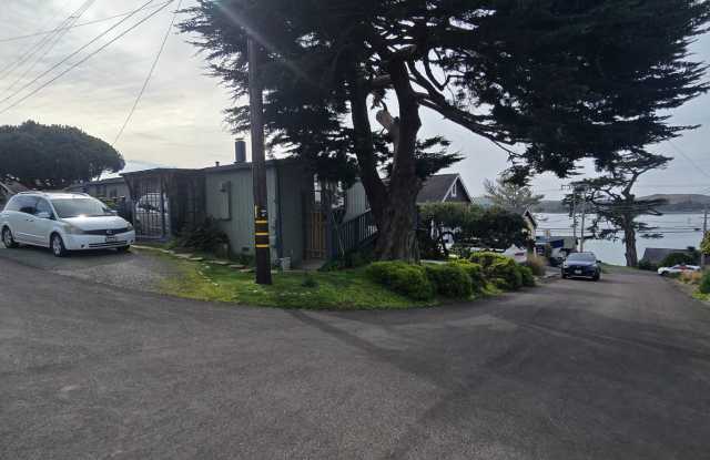 Charming Bodega Bay Cottage with Garden Courtyard photos photos