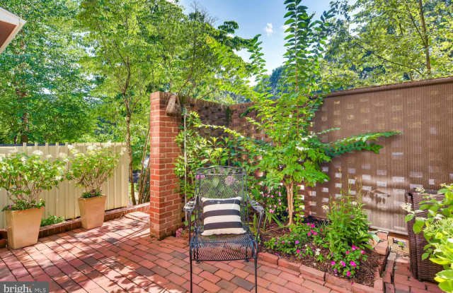 18 BOUTON GREEN CT Gallery 3