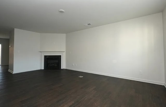 Coming Soon! 3 BR/2BA | Single Family Home w/ Garage | Open Living Area w/ Fireplace Gallery 3