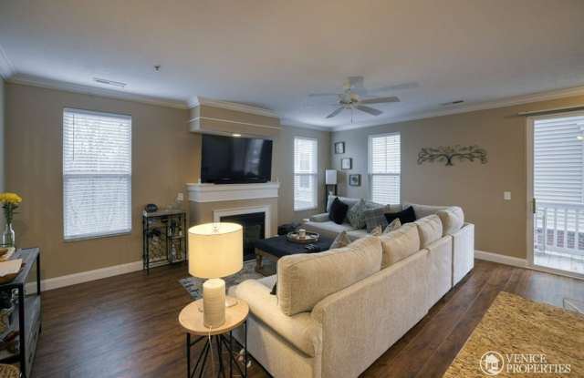 Two Bedroom with Garage near Grandview Gallery 3