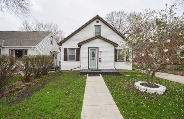 Charming 2 Bedroom, 1 Bath Home – Just a Block from Albert Lea Lake! - 1327 Todd Avenue, Albert Lea, MN 56007 Charming 2 Bedroom, 1 Bath Home – Just a Block from Albert Lea Lake! - 1327 Todd Avenue, Albert Lea, MN 56007