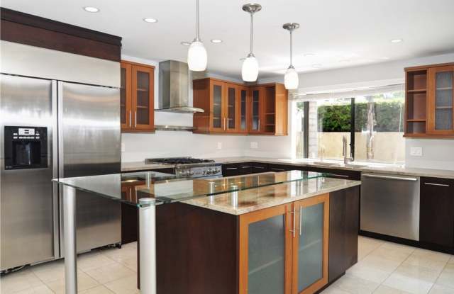 345 University Drive - 345 University Dr, Costa Mesa, CA 92627
