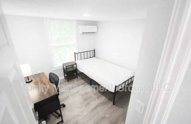 1935 Speck Dr - Room 4 Gallery 3