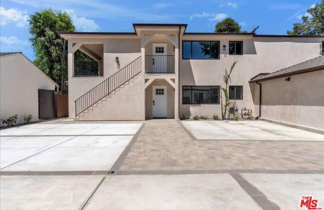 6913 1/2 Encino Ave Gallery 1