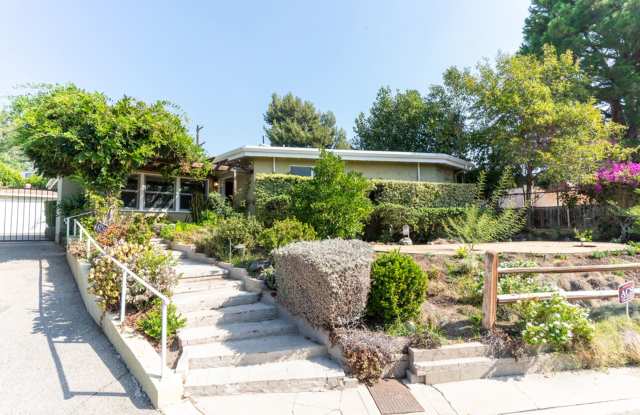Beautiful 3b2b Home with Private Fenced Yard - Prime Studio City photos photos