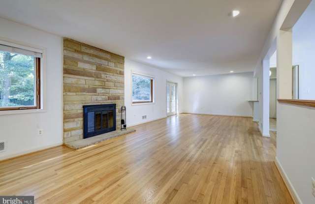 6710 PERSIMMON TREE RD Gallery 4