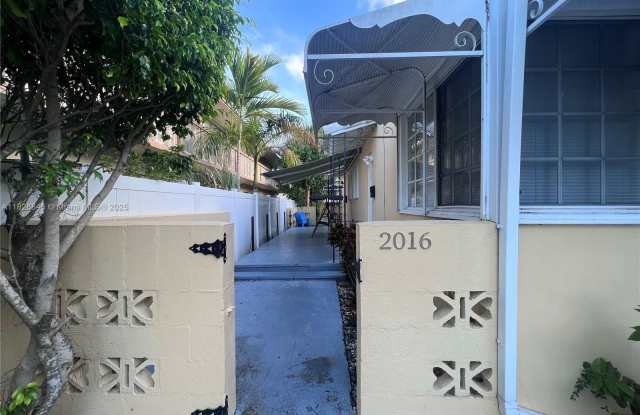 2016 Pierce St photos photos