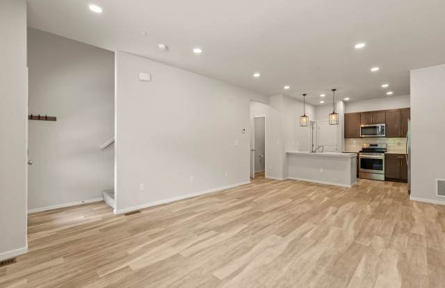 Beautiful 3 Bed 2.5 Bath Townhome in North East Fort Collins! photos photos