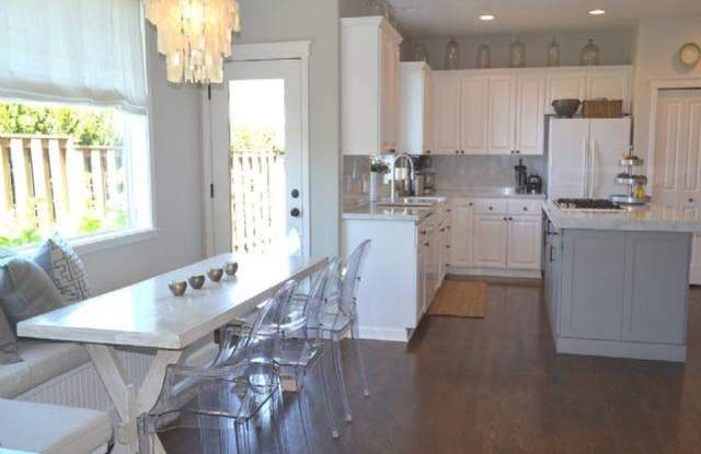 Stunning Home - Spacious Rooms - 4th Room upstairs for den or bedroom Gallery 4
