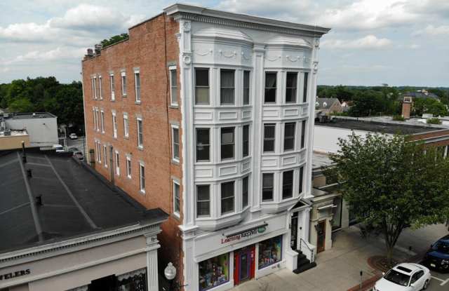 111 E Ridgewood Gallery 3