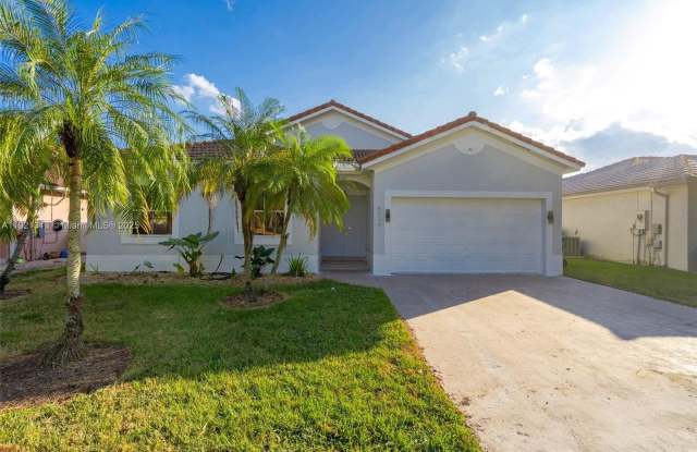8836 NW 168th Ln - 8836 Northwest 168th Lane, Miami Lakes, FL 33018