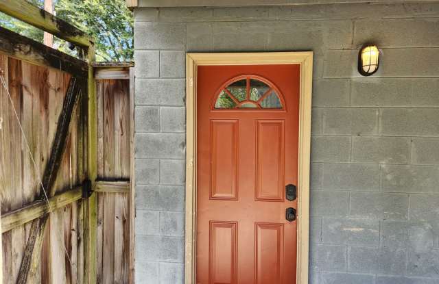Charming Eastside Carriage House with Modern Updates Gallery 4