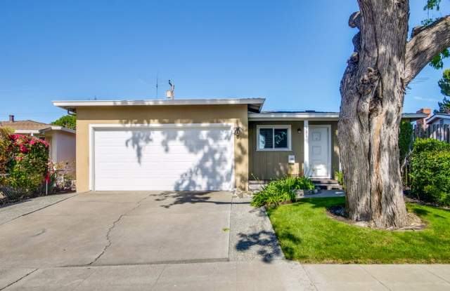 Excellent 4 bed 2.5 Bath Single Family Home! photos photos