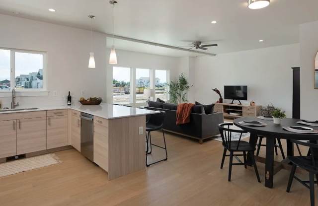 3 bed/2.5 bathroom Townhouse photos photos