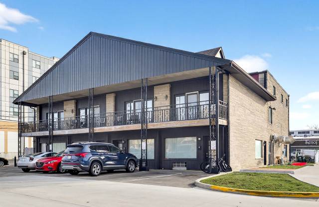 Great Downtown Apartment! **AUGUST 2027** Gallery 3