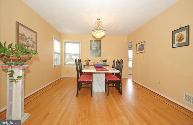 7 ROBERT DRIVE photos photos