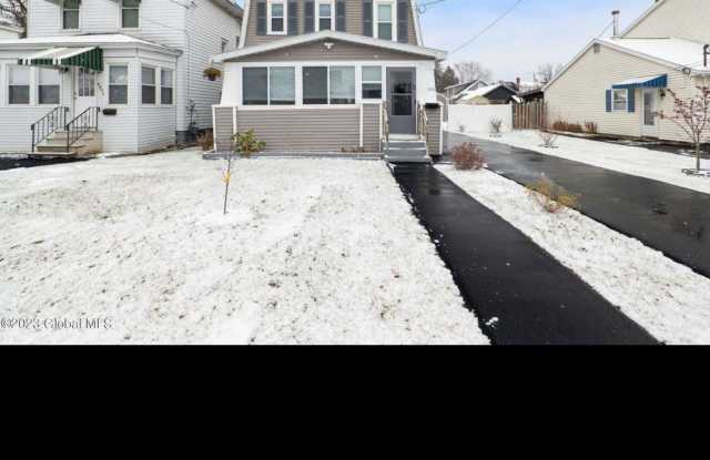 2616 Van Dyke Avenue photos photos