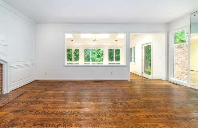 62 DEEPWOOD LN Gallery 4