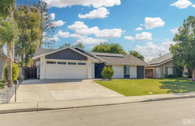 Upgraded 3 Bed 2 Bath in NE Bakersfield photos photos
