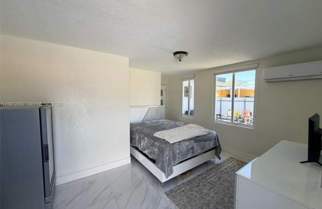 5801 NW 113th Ter photos photos