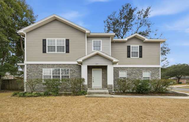 2-Story Charmer in the Heart of Niceville! Gallery 1