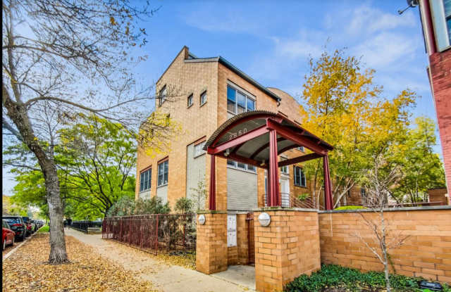 2850 North Lakewood Avenue photos photos