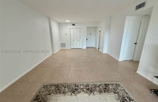 4400 Hillcrest Dr Gallery 3