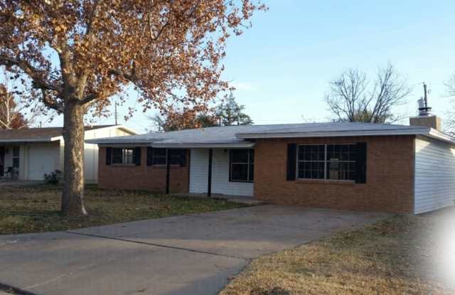 Beautiful 3 Bedroom 2 bath home just blocks from Angelo State's campus! Gallery 1