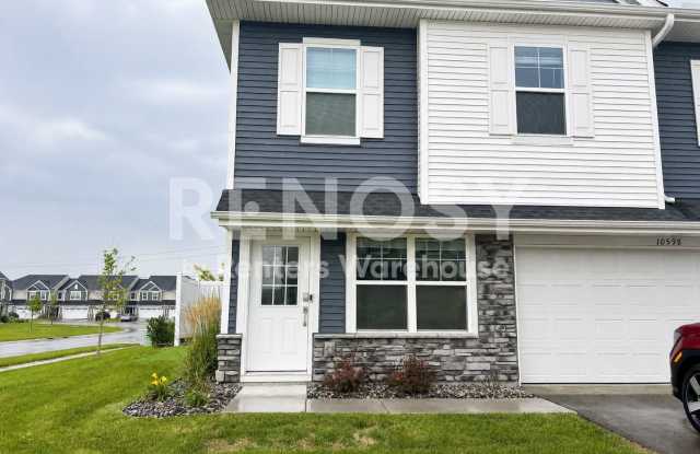 Available Now 3 Bedroom 2.5 Bath Townhouse in Maple Grove Gallery 1