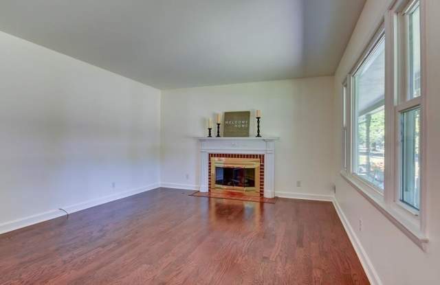 6477 North Parker Avenue Gallery 4
