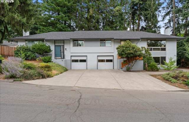 Unique 3Bd 3Bth West Haven Residence with Two Living Rooms, Hardwood Floors, Laundry Room & Private Outdoor Space Gallery 2