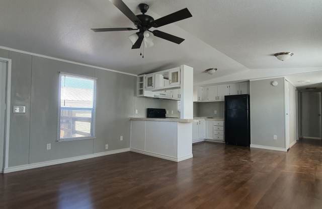 Remodeled 3 Bedroom 2 Bath Mobile Home in Sun Lake Estates photos photos