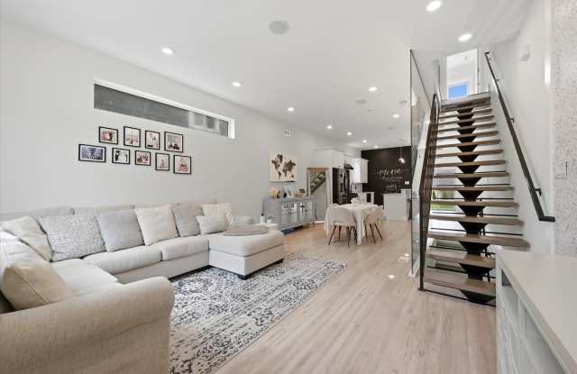 Detached Luxury 4BR/3B Retreat with Skyline Rooftop Deck, Wet Bars, Driveway & Massive Yard photos photos
