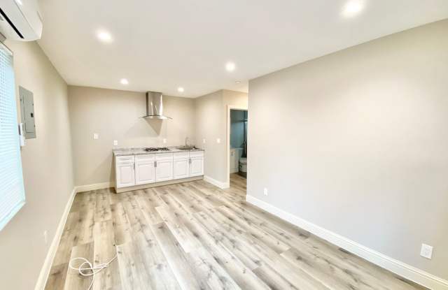 Charming 1-Bedroom, 1-Bathroom ADU in a Prime Location – 795 1/2 42nd St photos photos