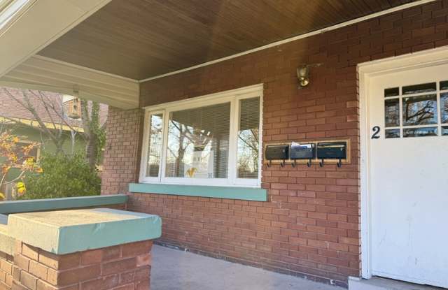 925 Wilson Avenue South - 2 photos photos