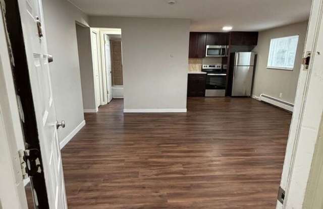 2 Bedroom 1 Bathroom Apartment in Lakewood Gallery 1