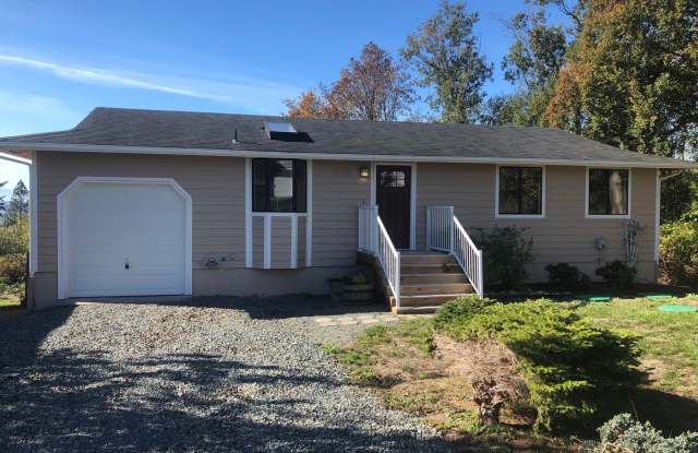 Charming 2 Bedroom, 2 Bonus Room Home with Beautiful Water view from Porch! Pets Negotiable! photos photos