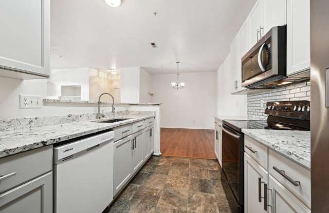 3 Bedroom Condo in Aurora Gallery 4
