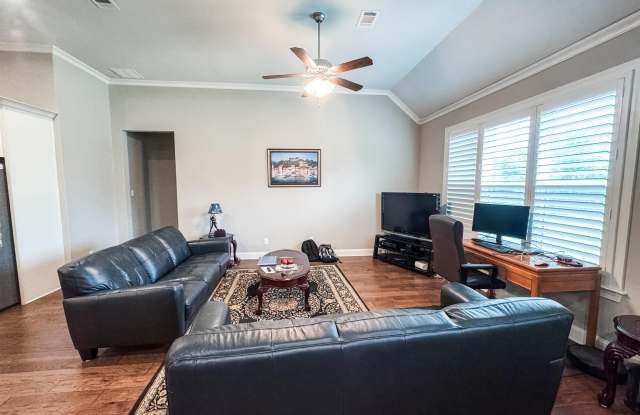 452 TENDER OAKS Ln N Gallery 4
